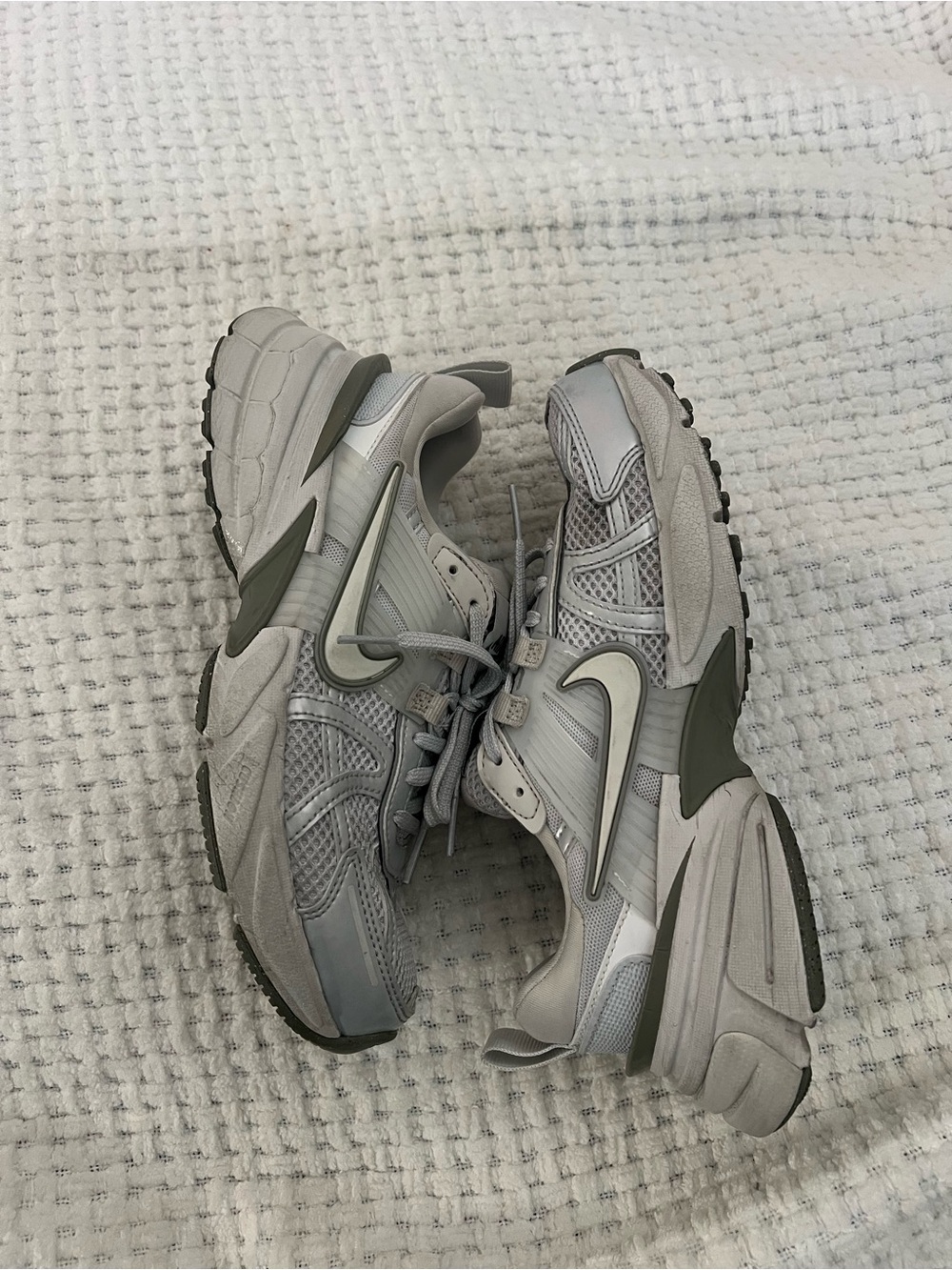 Nike Women’s V2K Run Shoes size 6 - Picture 5 of 11